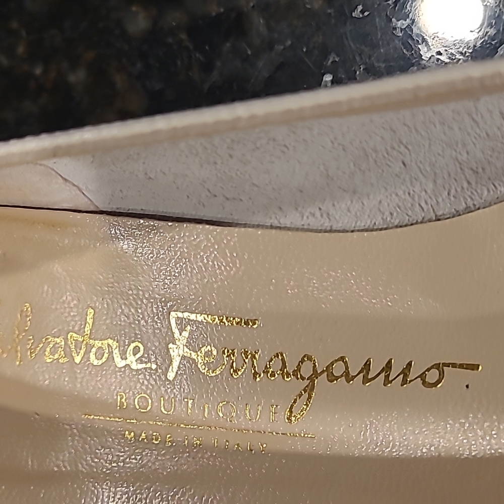 Vintage Salvatore Ferragamo 7.5AA Vera Bow - Picture 3 of 16